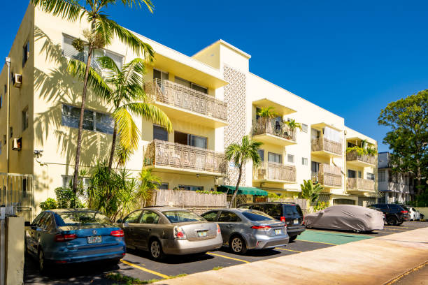 This image shows a multi-tenant apartment building in Florida.