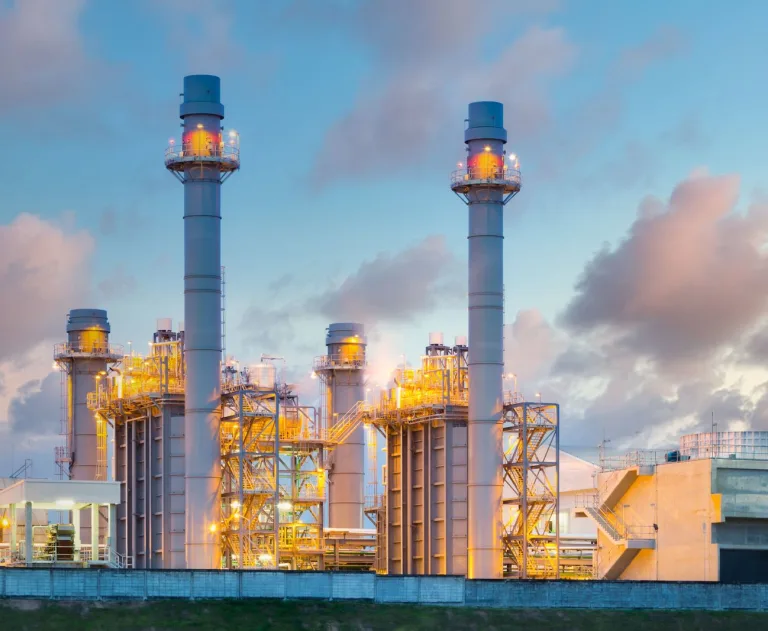 This image shows a natural gas power plant, also known as a gas-fired power station. These facilities generate electricity by burning natural gas to drive turbines.