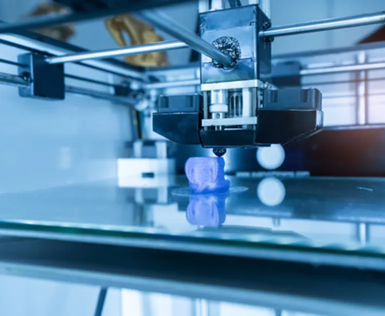 3D_printer_Three_dimensional_printing_machine - Thomas Edison Electric This image depicts a 3D printer creating a blue object.