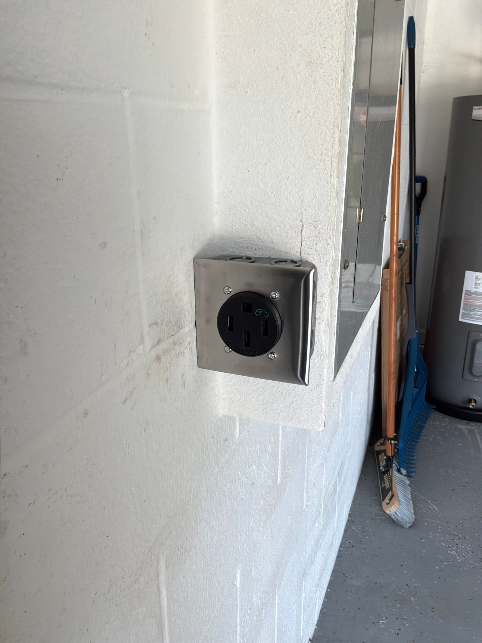 Wall receptacle documented after the work on an Electric Fixture Service/Repair job in Winter Garden, FL.